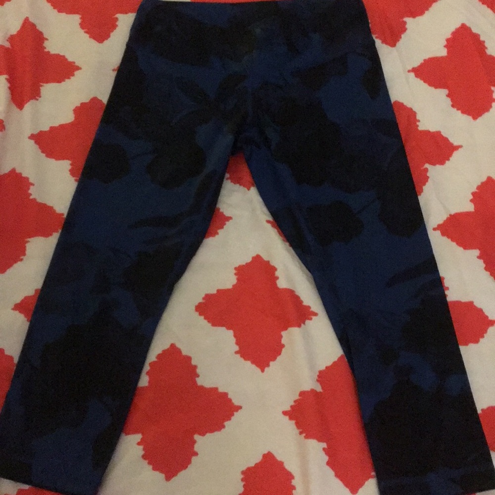 Lululemon blue and black floral crops